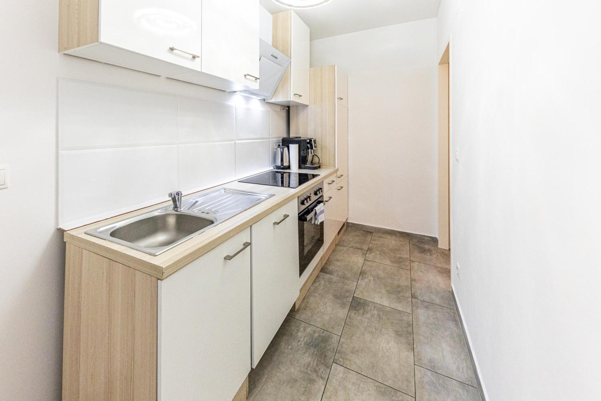 Central & Affordable By Jr City Apartments Виена Екстериор снимка
